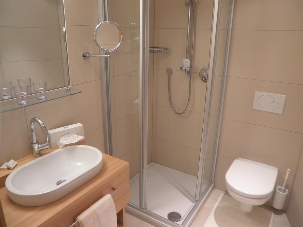 Gasthof Zum Goldenen Loewen Nauders Room photo
