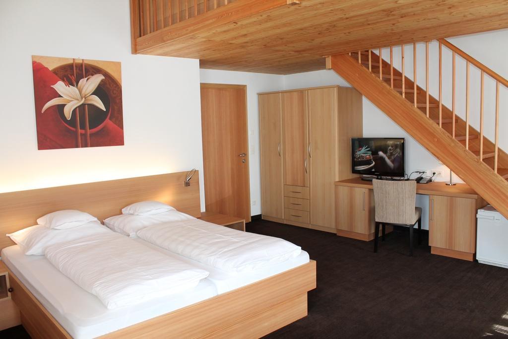 Gasthof Zum Goldenen Loewen Nauders Room photo