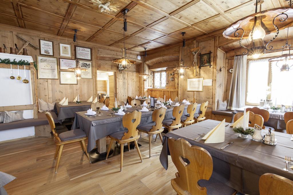 Gasthof Zum Goldenen Loewen Nauders Exterior photo