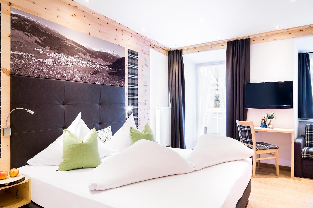 Gasthof Zum Goldenen Loewen Nauders Room photo