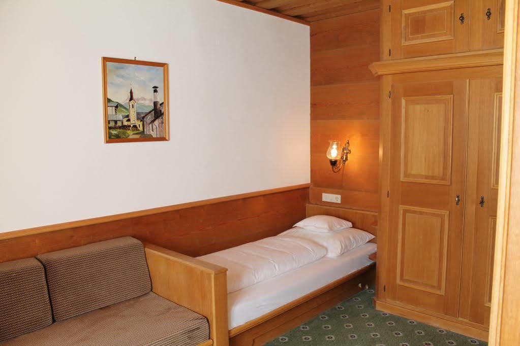 Gasthof Zum Goldenen Loewen Nauders Exterior photo